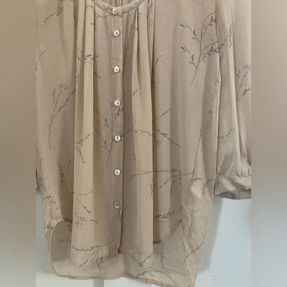 ARITZIA T. Babaton 100% silk floral sheer button down blouse cardigan - Picture 5 of 8
